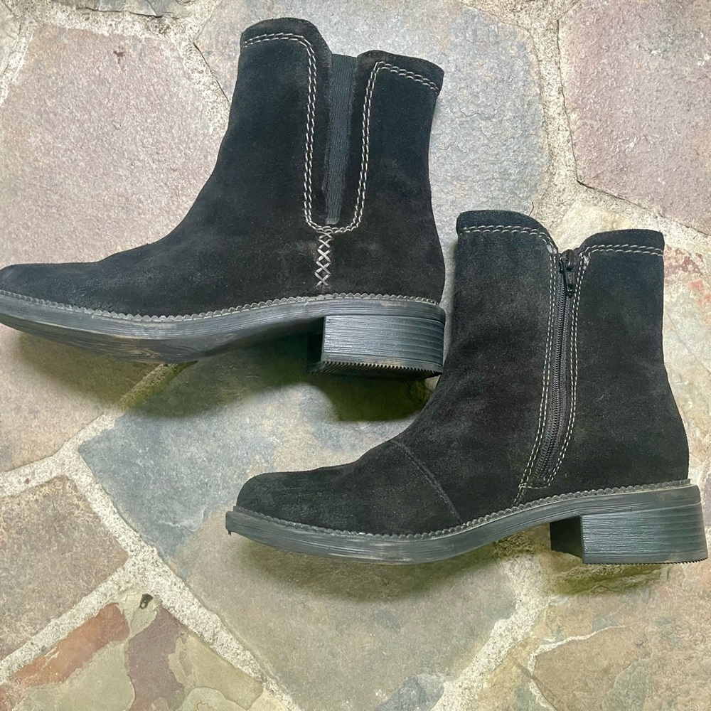 CLARKS Black Chelsea Ankle Boots 7 - Picture 10 of 11